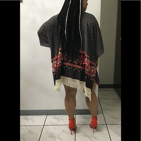 ππBoho-Chic Umgee Fringed Shawl - Picture 4 of 8